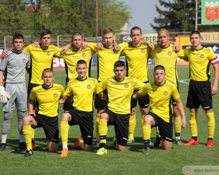 Юноши на Ботев напълниха почти целия национален отбор