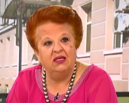 Акушер-гинеколог: Не сме акробати, не скачаме на коремите на родилките