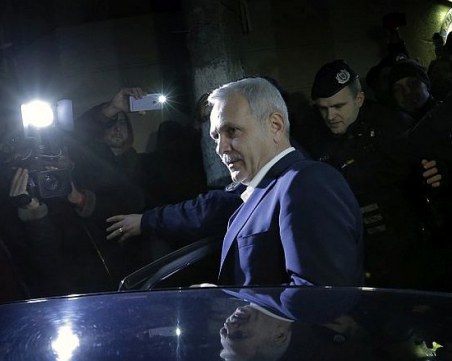 Четирима чужденци опитали да убият лидера на управляващите в Румъния