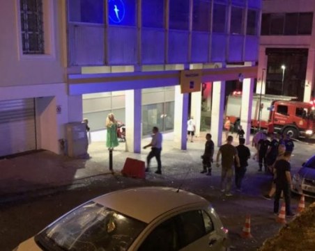 Мощна експлозия разтърси пристанището на Атина - Пирея