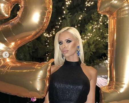 Приятелката на Спас Мръвката със стилно гламър парти за 21-вия си рожден ден СНИМКИ