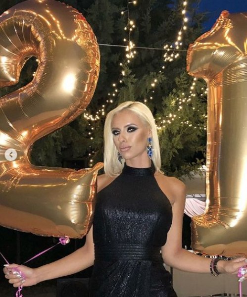 Приятелката на Спас Мръвката със стилно гламър парти за 21-вия си рожден ден СНИМКИ