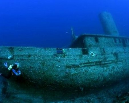 Започна подготовката на техниката за източване на мазута от кораба край Созопол