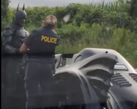 Полиция спря “Батман“ за шофиране с превишена скорост ВИДЕО