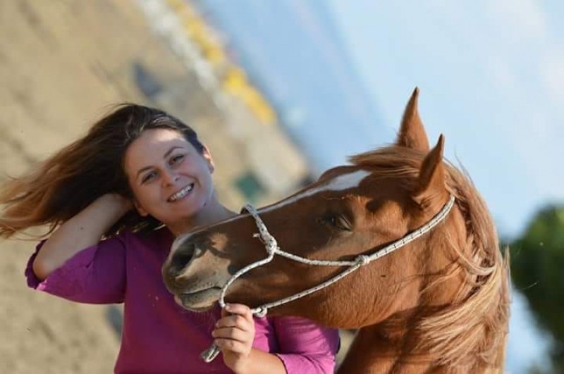 Роднини и приятели се прощават с починалата в Сливен родилка