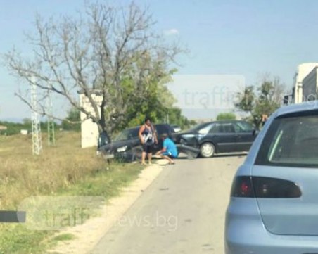 Катастрофа край Пловдив! Две коли се удариха, полиция пътува към мястото на инцидента СНИМКА