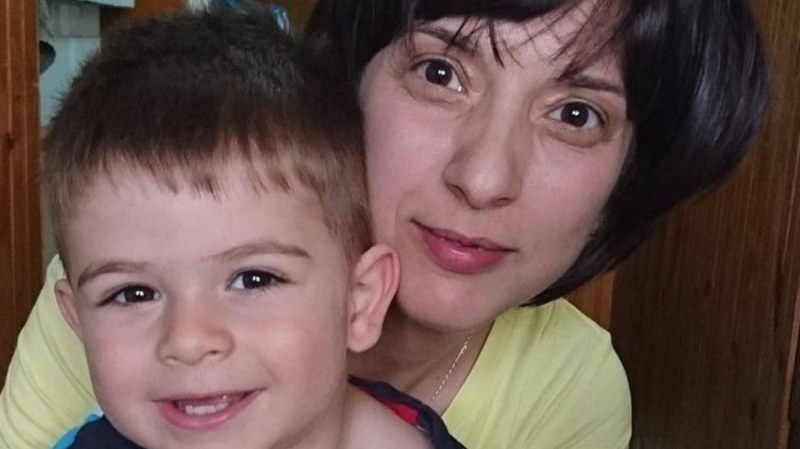 Млада майка се нуждае от подкрепа в борбата с рака