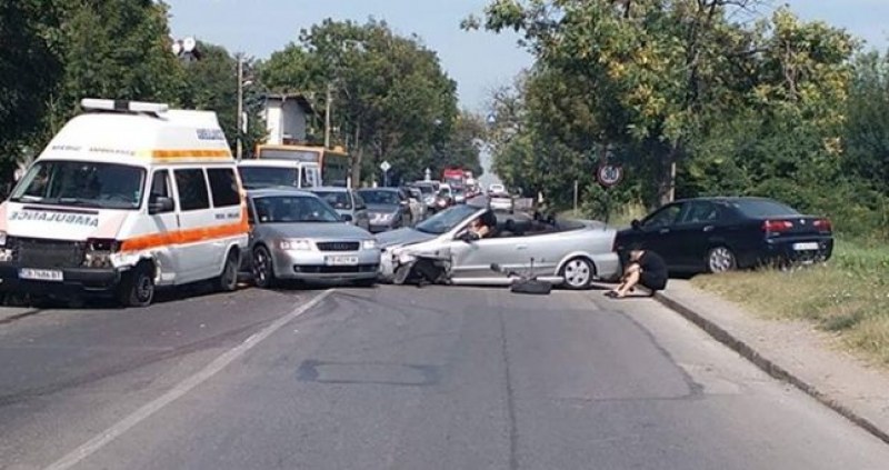 Няколко автомобила и линейка се натресоха един в друг на околовръстното в София