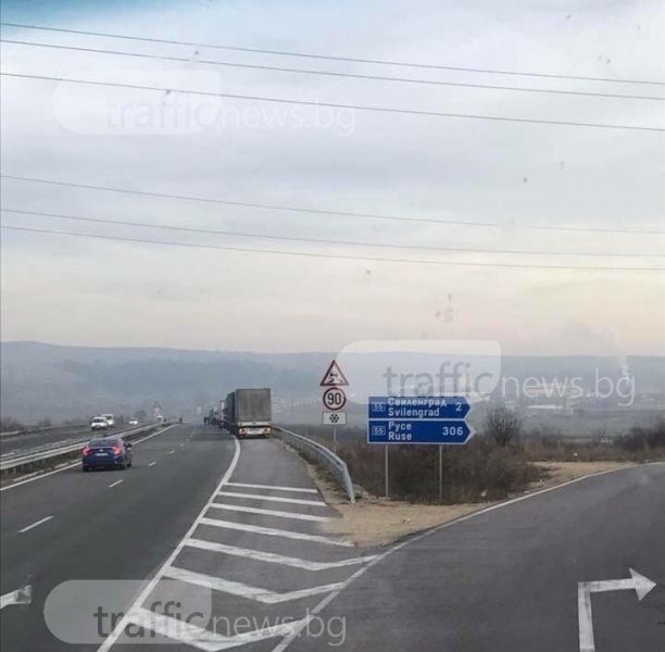 Опашки се вият на турската граница заради Байрама