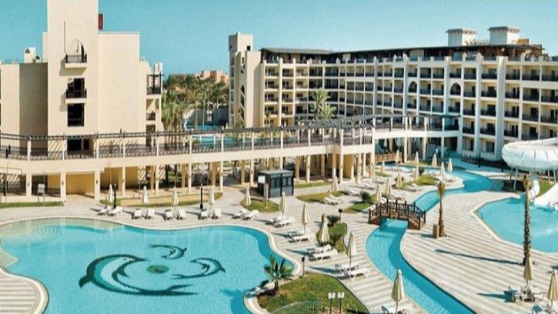 Опразниха топ хотел заради загадъчна смърт на британско семейство