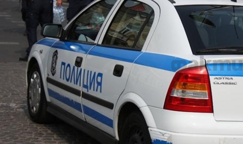 Пияна тийнейджърка счупи прозорец на апартамент и издевателства над възрастно семейство
