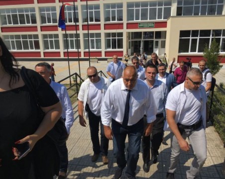 Борисов поиска от президента да поеме вина за падналите самолети
