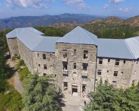 Обявиха за продан легендарен хотел с призраци