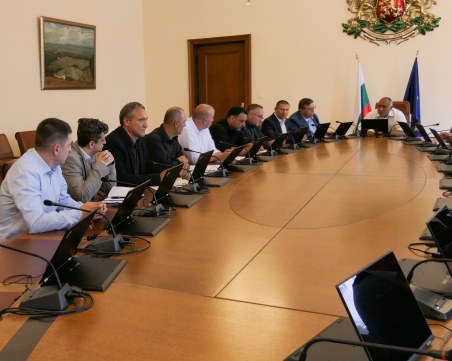 Заради трагедията: Извънредната среща на институциите започна