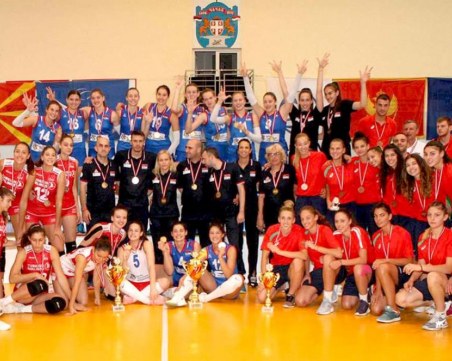 Четири маричанки с бронз от Балканиадата по волейбол