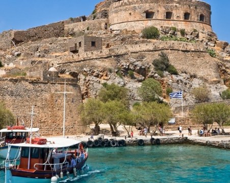 Апаши отмъкнаха входни такси за 50 000 евро от гръцки остров