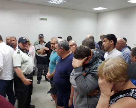 Дълга нощ в съда! Задържаха всички 19 души от фабриките за нелегални цигари ВИДЕО