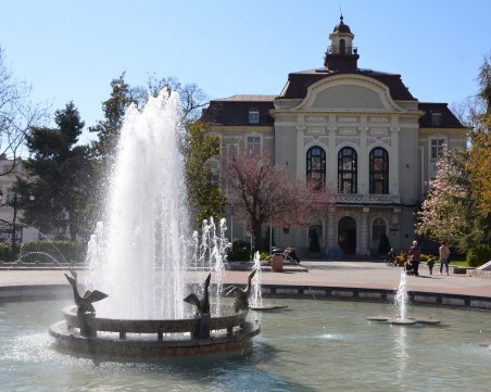 Община Пловдив търси нови кадри: двама специалисти социални дейности и счетоводител