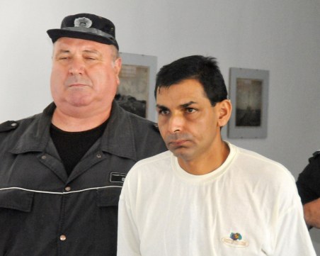 Педофил блудствал с 9-годишната си дъщеря