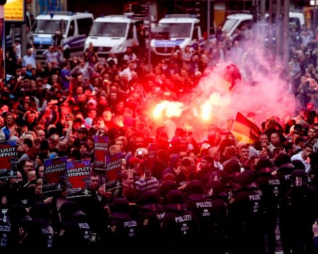 Сблъсъци в Германия! Шестима души са ранени