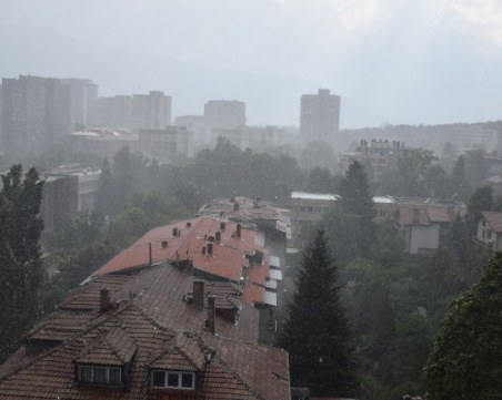 Силна буря в Стара Загора удари четири електропровода
