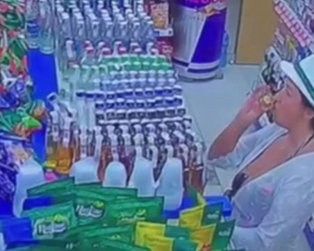 В Слънчев бряг: Туристка изпи няколко бутилки алкохол в магазин, после повърна в плажна чанта
