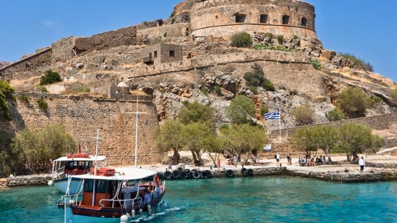 Апаши отмъкнаха входни такси за 50 000 евро от гръцки остров
