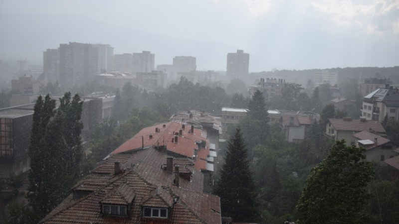 Силна буря в Стара Загора удари четири електропровода