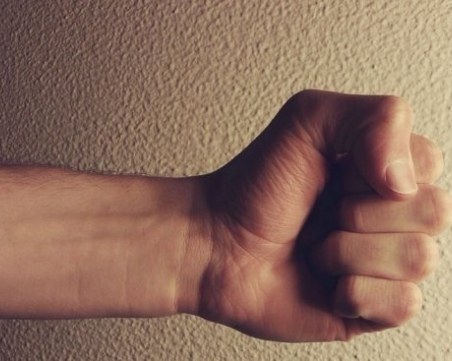 Двама братя се млатиха, единият - със счупени ребра