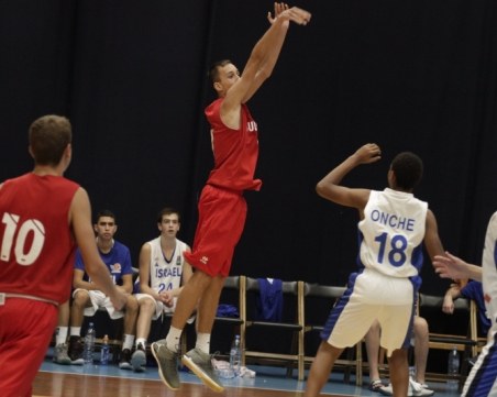 Двама таланти на Академик Бултекс 99 в национала до 15 години за турнира в София