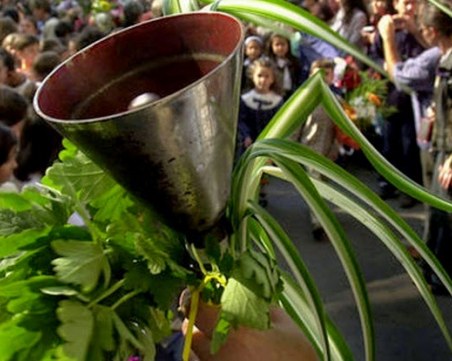 Обещания за отличници в Пловдив, дъжд от подаръци и лов на съкровища! Отново на училище!