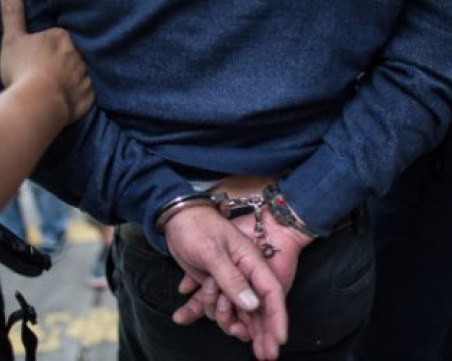 Пипнаха корумпиран инспектор от варненския затвор, задържаха го