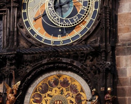 Знаете ли къде е най-старият астрономичен часовник в света?