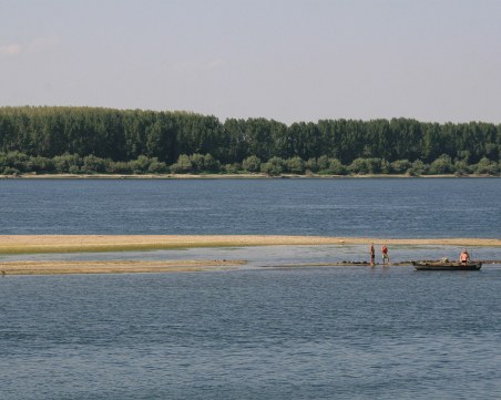 Две деца удавиха свой братовчед, учили го да плува