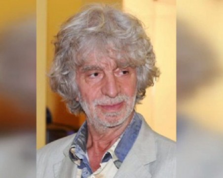 Полагат урната с праха на художника Никола Манев в Чирпан