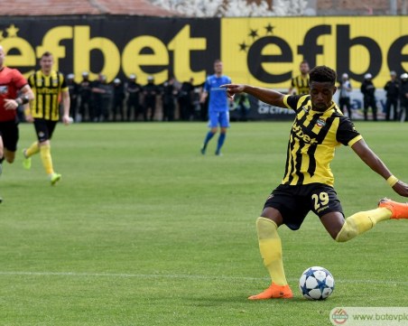 Жълто-черните се разделиха с Ндонгала, нападателят отива в Румъния
