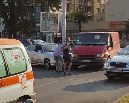 Катастрофа на кръговото на Панаира затапи още повече движението СНИМКИ