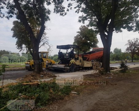 Крадци източиха нафтата на багери от ремонта на бул.