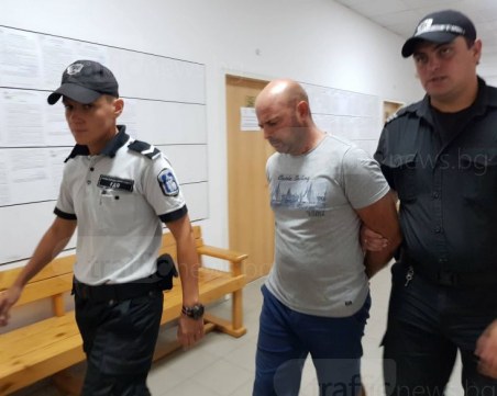 Оставиха зад решетките собственика на незаконния цех за цигари в Калугерово 