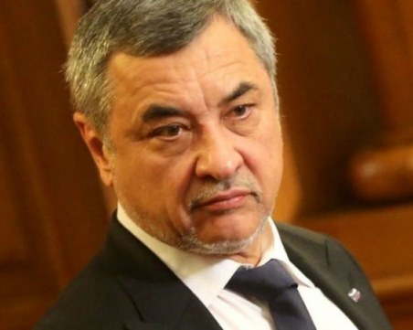 Валери Симеонов събира лидерите на НФСБ, решава дали да излезе от правителството