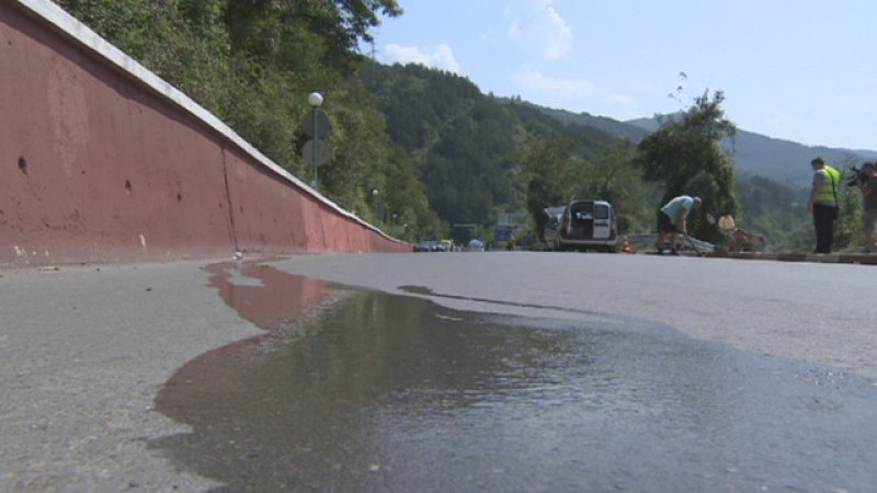 Спират движението на пътя Своге-София