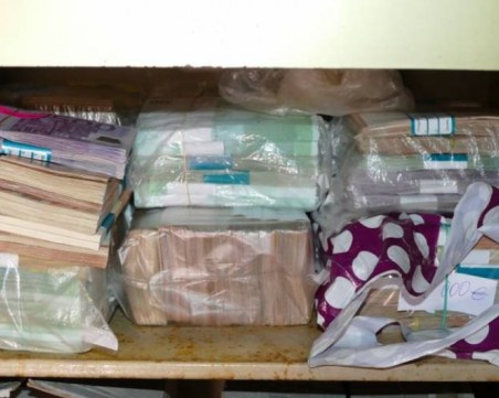 10 милиона лева в брой и луксозен автопарк иззеха от имотите на Арабаджиеви СНИМКИ и ВИДЕО