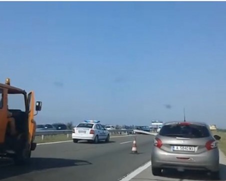 Пловдивчани чакат с часове на магистрала Тракия, опашката е километрична СНИМКИ