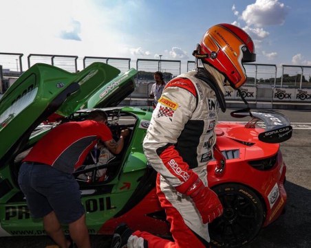 Пловдивски автомобилен ас ще покорява легендарните писти Монца, Спа и Нюрбургринг СНИМКИ