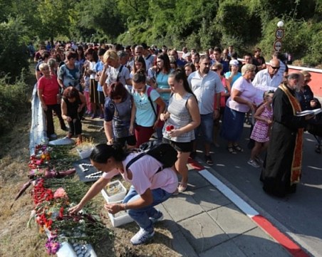 Протестите в Своге продължават! Десетки ще блокират и днес пътя убиец