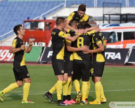 Всички в Ботев на линия за мача с ЦСКА, защитник се завръща в групата