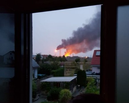 Взрив избухна в рафинерия в Германия, има тежко ранени ВИДЕО и СНИМКИ