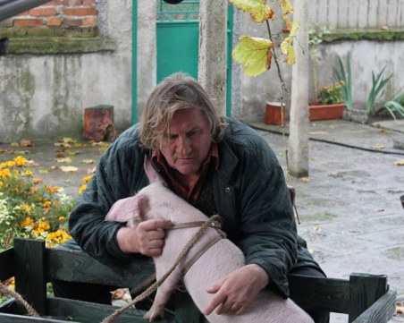 Жерар Депардийо отказал свинското заради прасето от Пловдивско Герганка