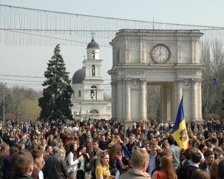 Хиляди демонстранти в Кишинев поискаха обединение с Румъния