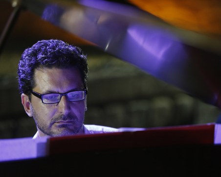 Магията в нощта с роялите изкуши пловдивчани, Главната се превърна в огромна сцена СНИМКИ